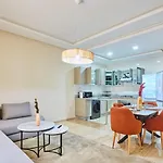 City Escape Modern 1-Bed Near Casa Voyageurs